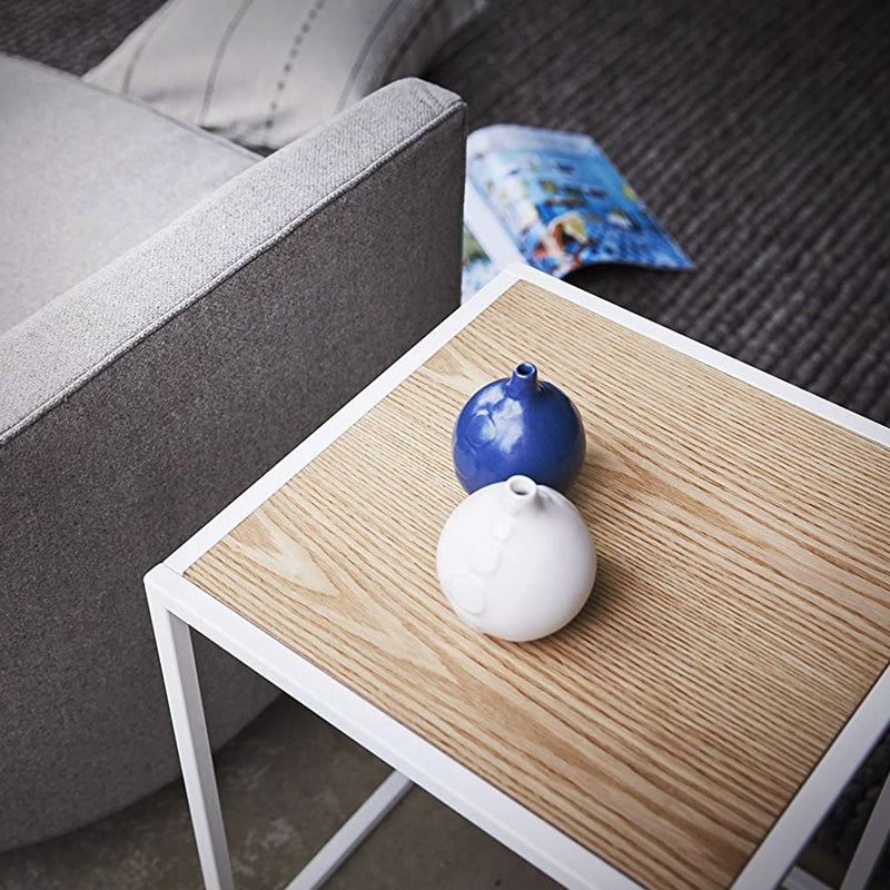 Mesa adicional cuadrada metal blanco y madera fresno Yamazaki